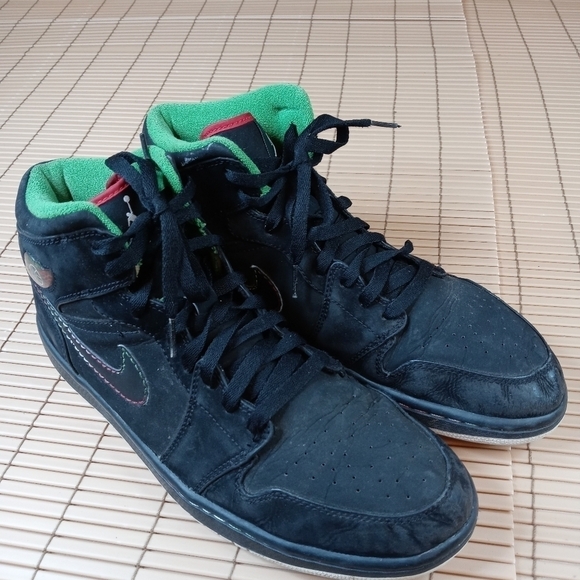 Athletic_Shoes